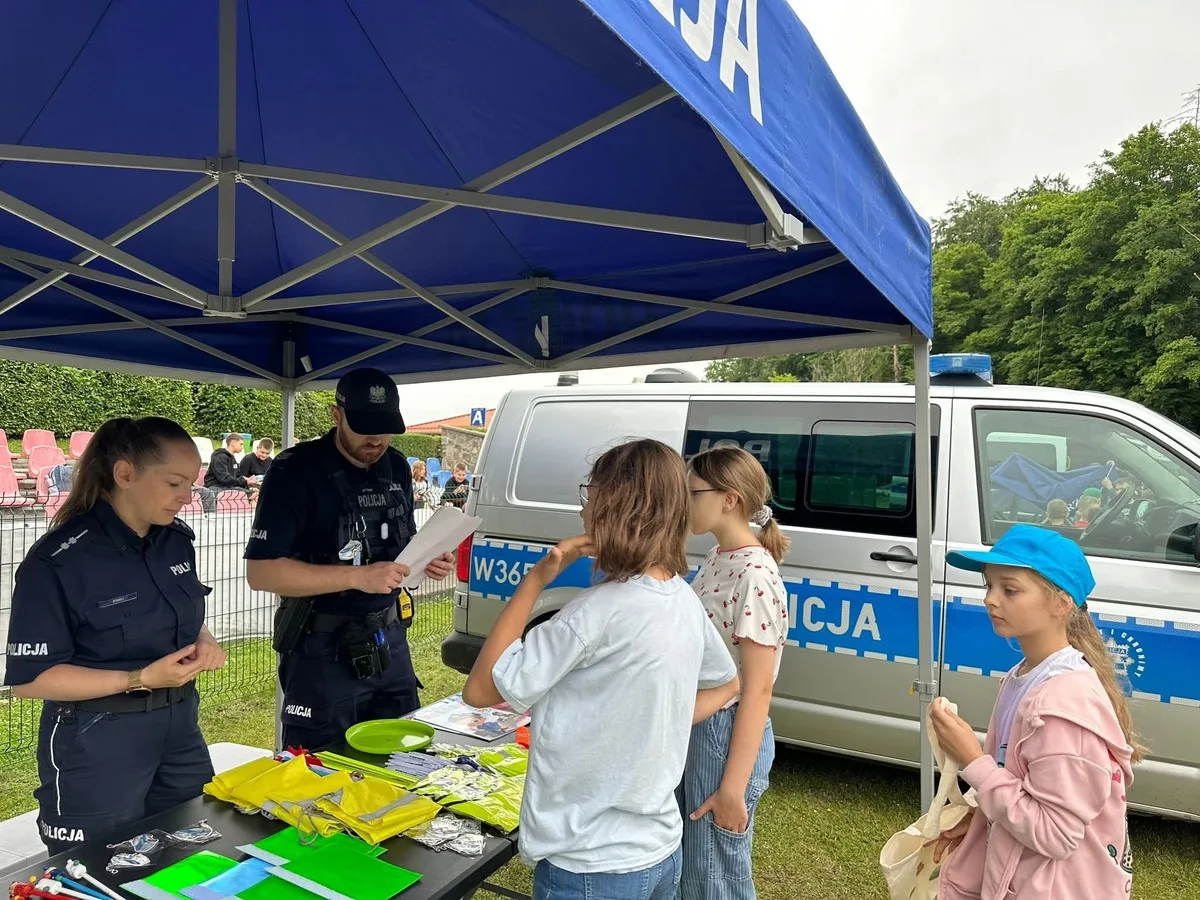 Festyn 'Bezpieczne wakacje z Jedynką' w Drawsku Pomorskim