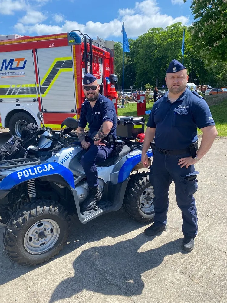 Piknik ekologiczny w Szkole Podstawowej w Czaplinku z udziałem policji
