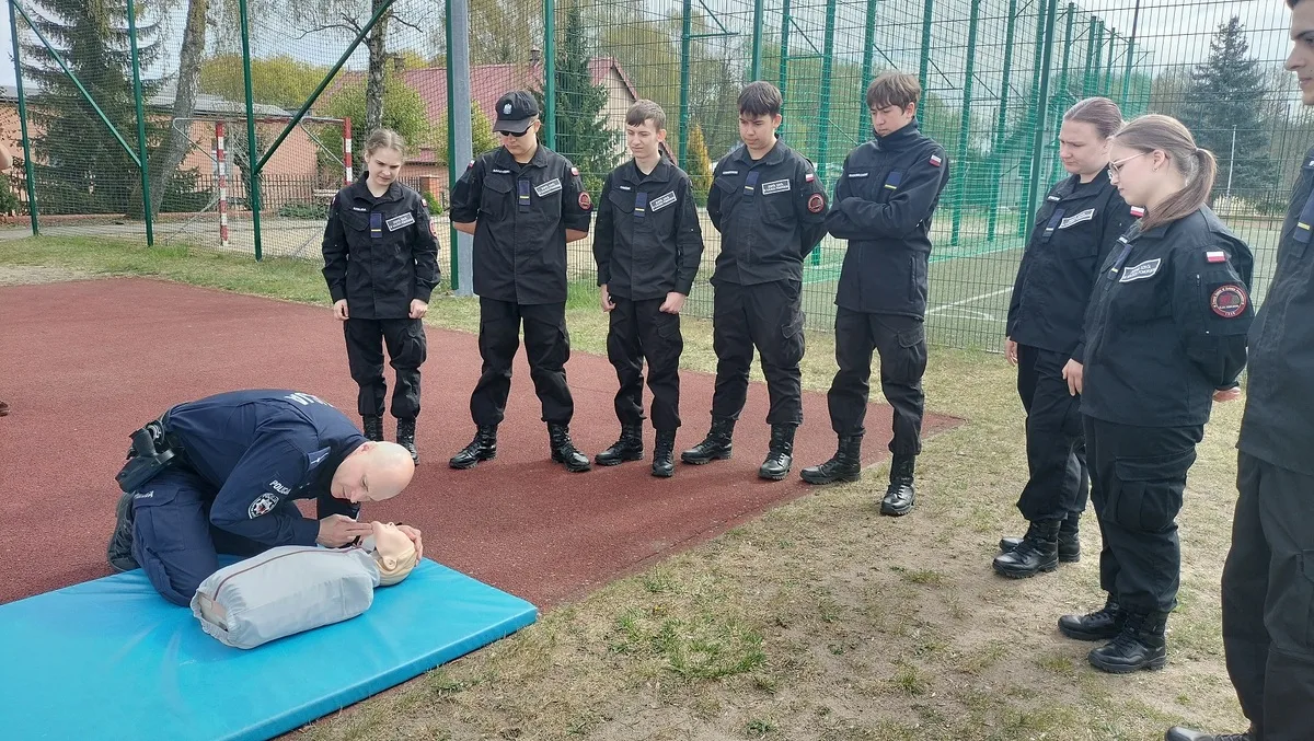 Wizyta policjantów w oddziale mundurowym w Kaliszu Pomorskim