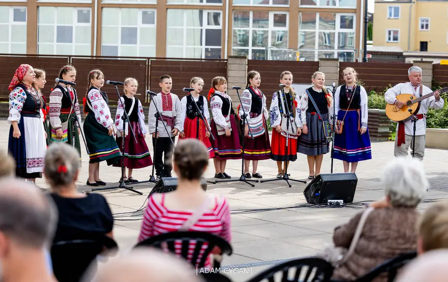 Międzynarodowy Festiwal Folklorystyczny West Pomerania w Drawsku Pomorskim - występy grup z Ukrainy oraz nadchodzące koncerty z Meksyku, Gambii i Polski.