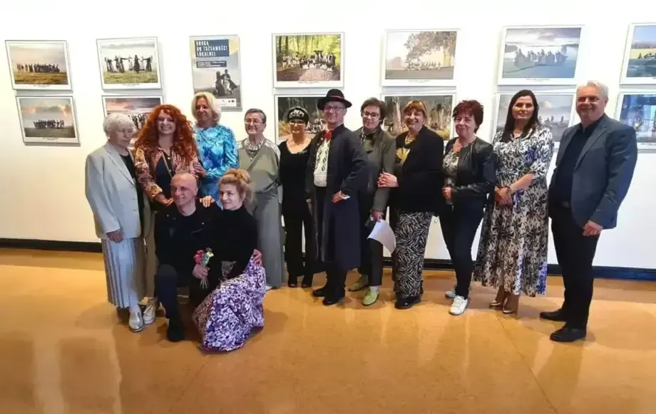 Wernisaż wystawy fotograficznej 'Droga do tożsamości lokalnej' w Koszalinie