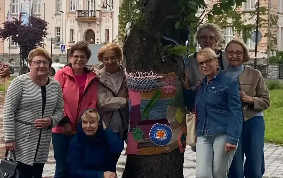 Świętowanie Światowego Dnia Dziergania w Miejscach Publicznych