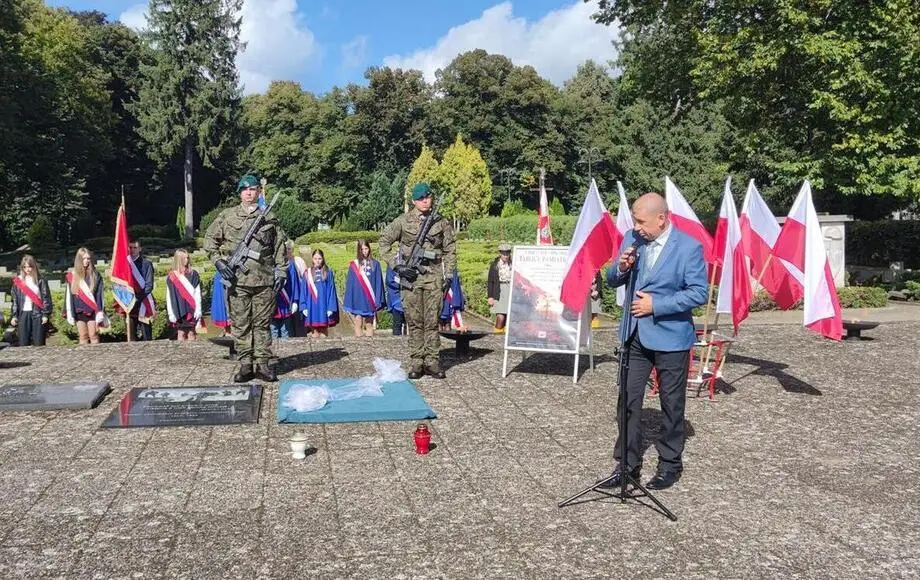 Odsłonięcie tablicy upamiętniającej ofiary zbrodni wołyńskiej w Drawsku Pomorskim