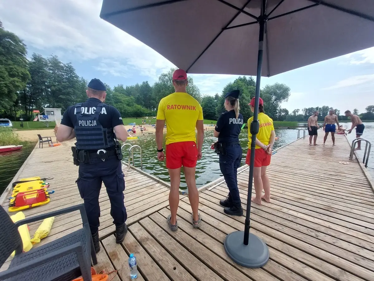 Bezpieczeństwo na kąpieliskach pod kontrolą policjantów i ratowników WOPR