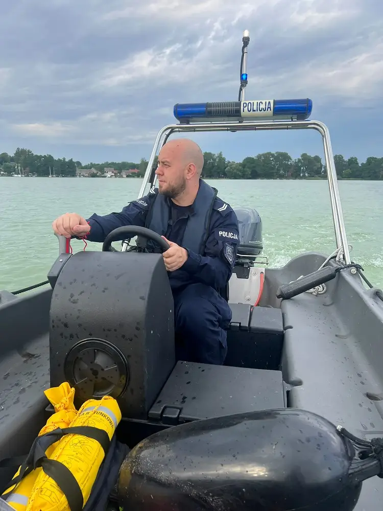 Działania policji na jeziorze w Czaplinku dla poprawy bezpieczeństwa
