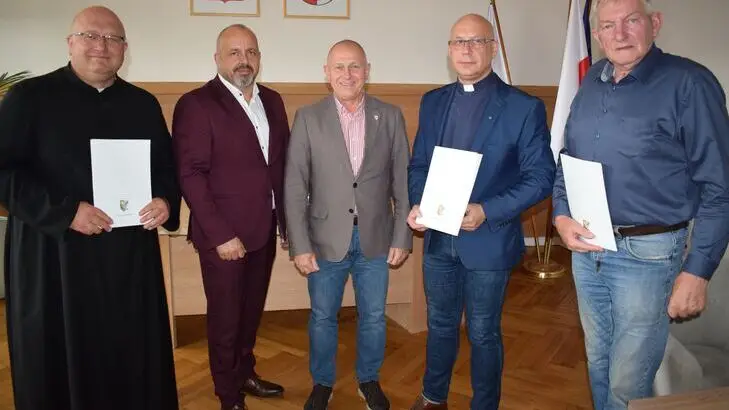 Podpisano umowy dotacyjne na prace konserwatorskie przy zabytkach